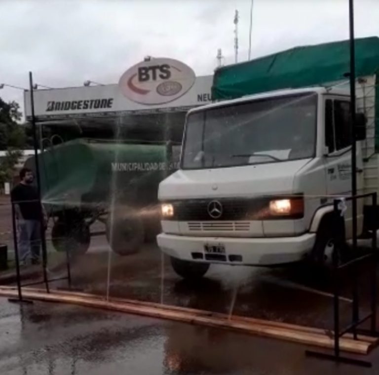 Realizan operativos de desinfección de vehículos en accesos a Eldorado