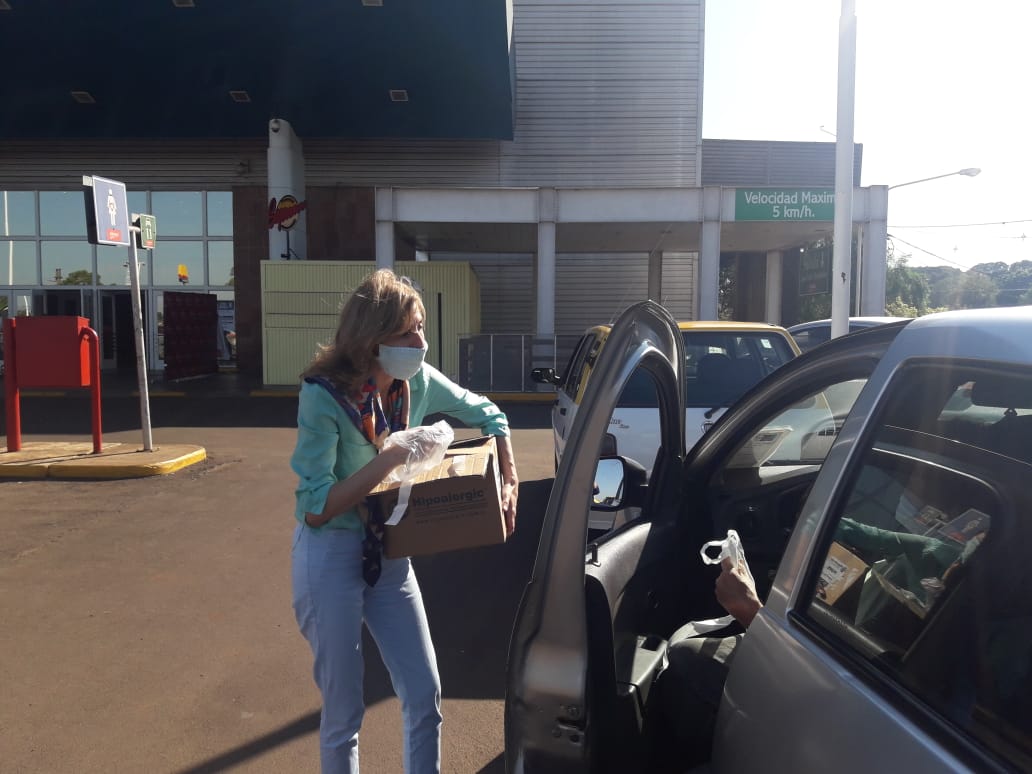 Covid-19: Salud Pública entregó barbijos a informó sobre protocolos de prevención a chóferes de remises y taxis