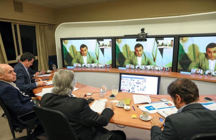 Videoconferencia: Fernández agradeció a Herrera Ahuad la donación de 8 mil camas fabricadas en Misiones