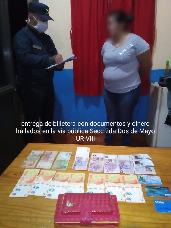 Dos de Mayo: restituyeron una billetera extraviada a una mujer