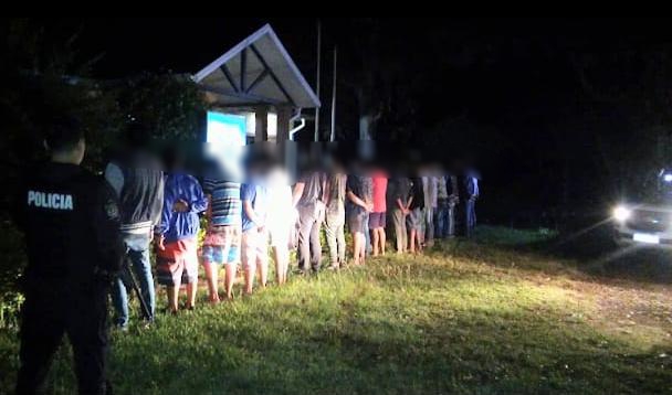 Nuevos casos de incumplimiento de cuarentena: demoraron a 24 personas por escuchar música en la calle