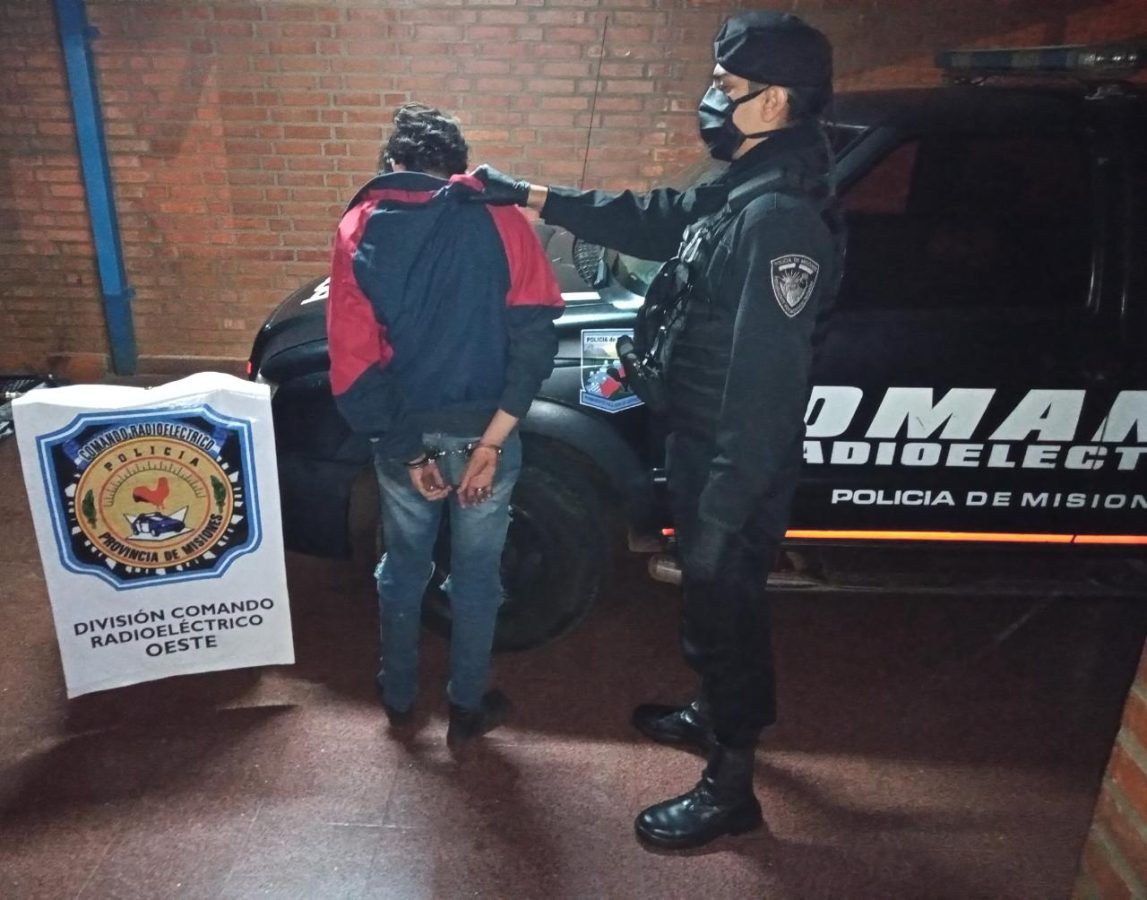 Intentó robar a un motociclista, se escondió en una casa ajena y terminó preso