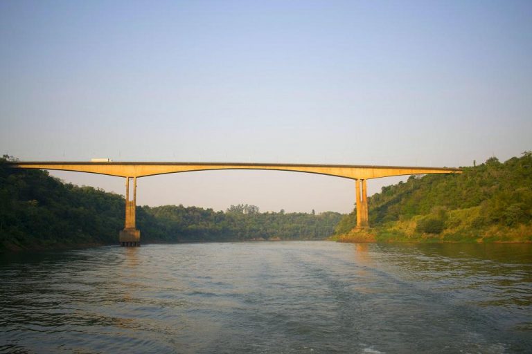 Frontera: un hombre se arrojó del puente Tancredo Neves