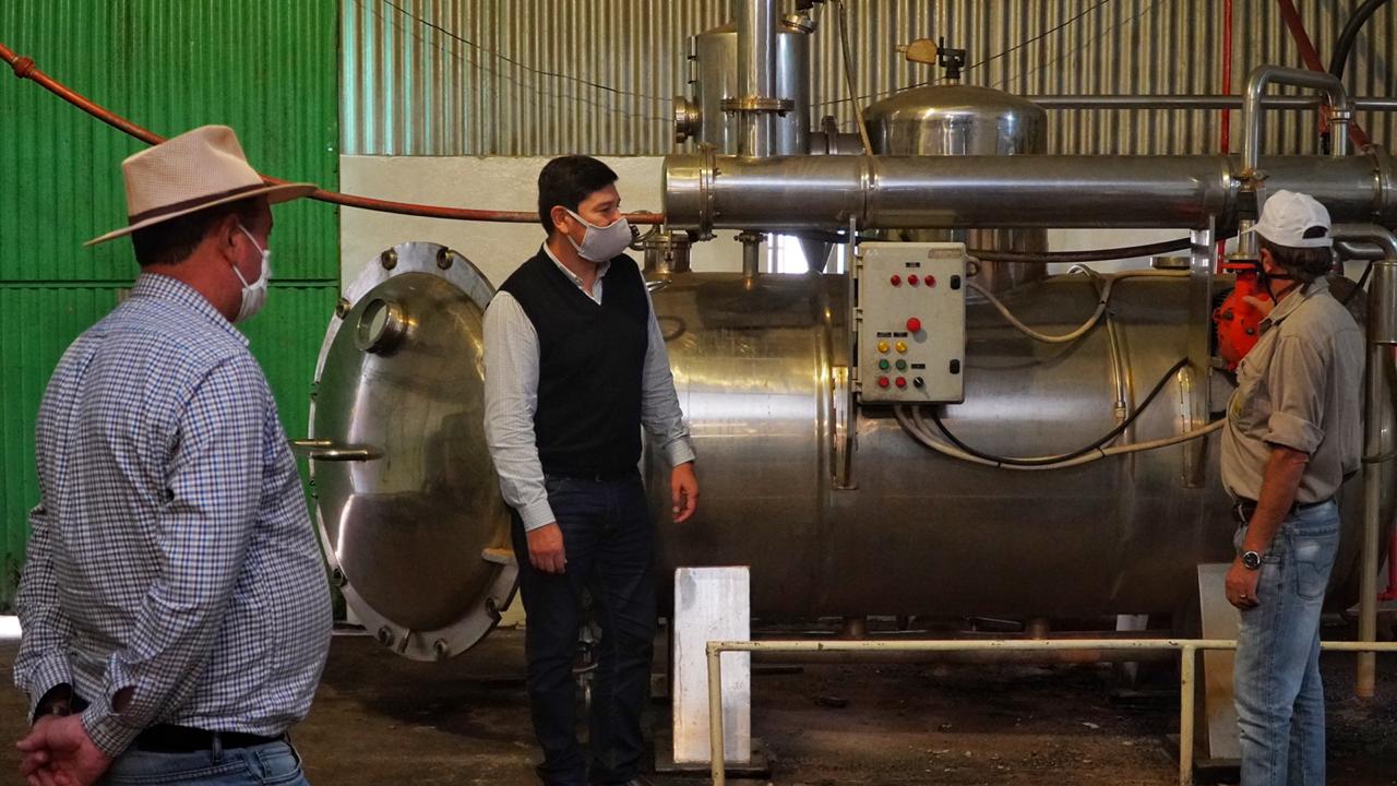 Rodríguez visitó la cooperativa CAUL: “Es momento de seguir fortaleciendo la producción misionera”