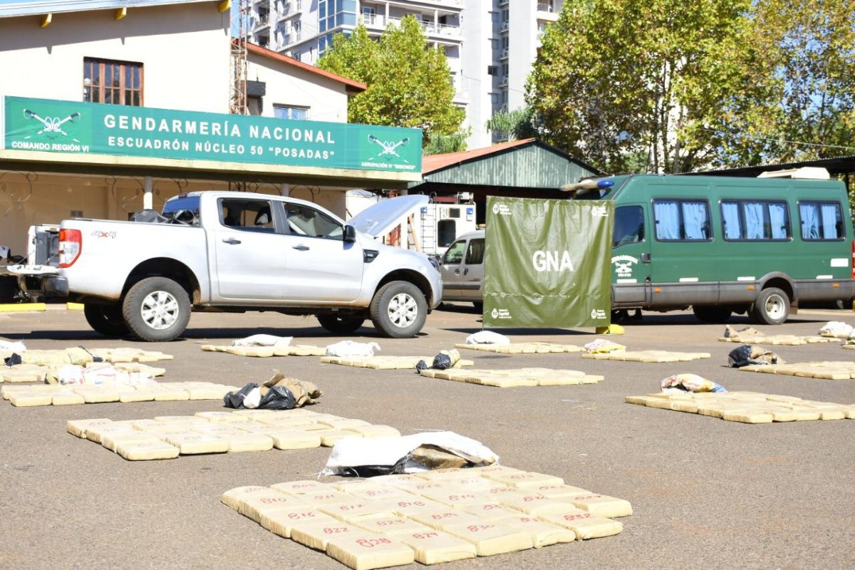 Viajaba con una tonelada de marihuana y acopiaba en su domicilio de Loreto otros 2.000 kilos 3 6 - 4 1 - 5