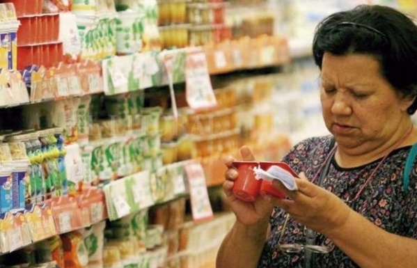 Economistas prevén que la inflación anual será del 44% en Argentina