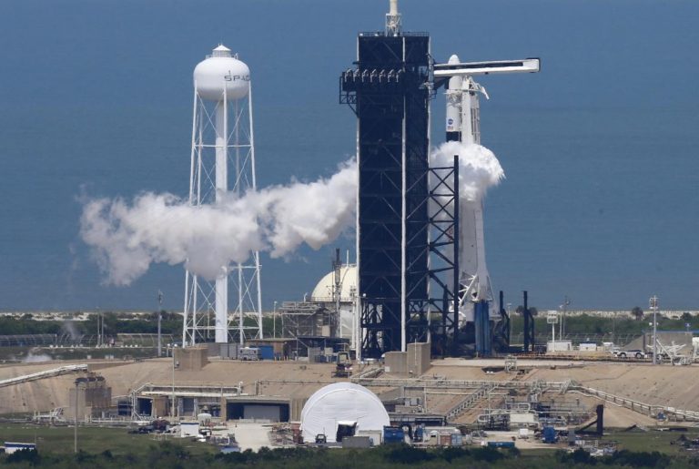 Histórica misión espacial de la NASA y SpaceX: despegó el Crew Dragon