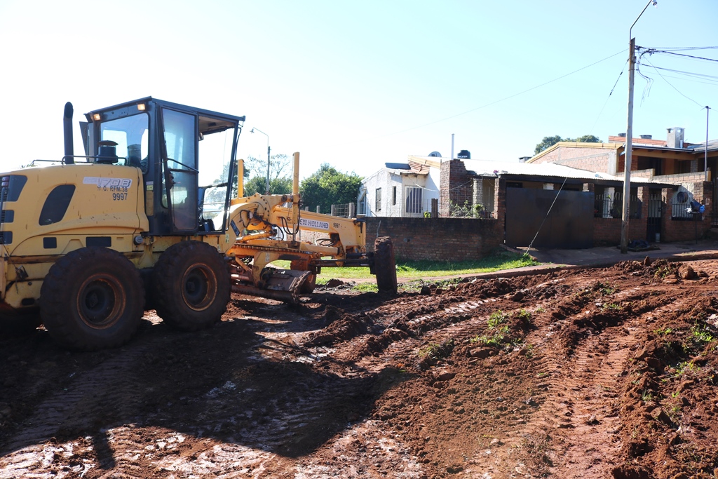 Oberá: arreglos de caminos terrados, instalación de tubos y terminaciones en puentes