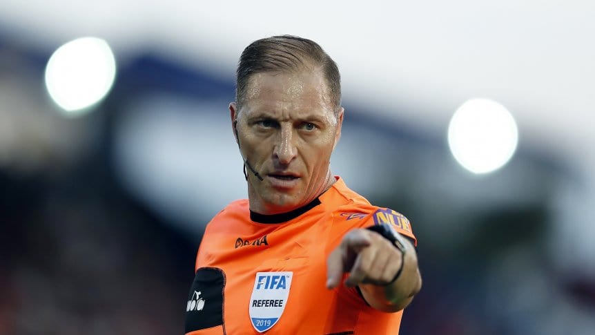 Fútbol: la FIFA ofrecerá cursos por Internet a los árbitros