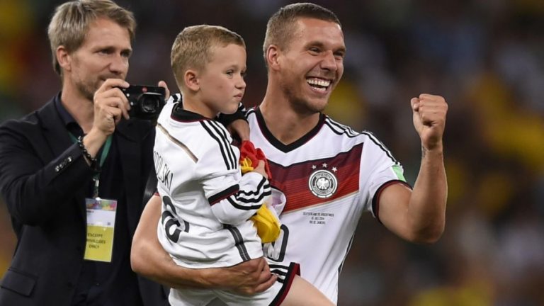 El alemán Lukas Podolski aseguró que quiere jugar en Boca
