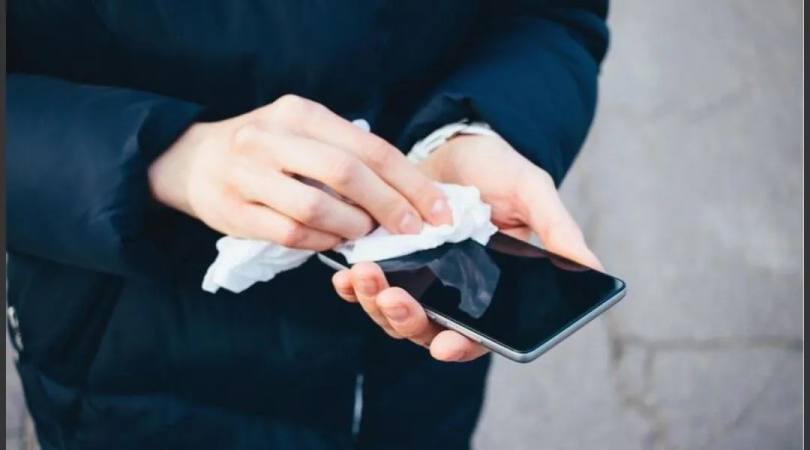 Un estudio advierte que los celulares podrían ser “el caballo de Troya” del coronavirus