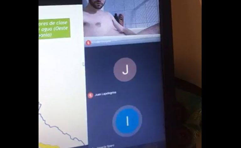 Un estudiante de la UBA dejó la cámara encendida en la clase virtual mientras se bañaba