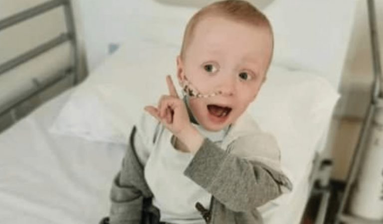 Tiene cuatro años, superó al COVID-19 y ahora sigue peleando contra el cáncer