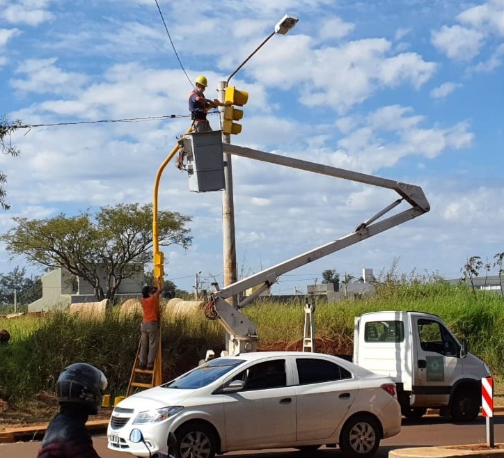 Reordenamiento del tránsito en Posadas: instalan un nuevo semáforo en Bustamante y Aguado