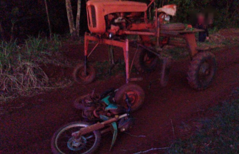 Campo Grande: dos motociclista fallecieron al chocar con una cosechadora de té
