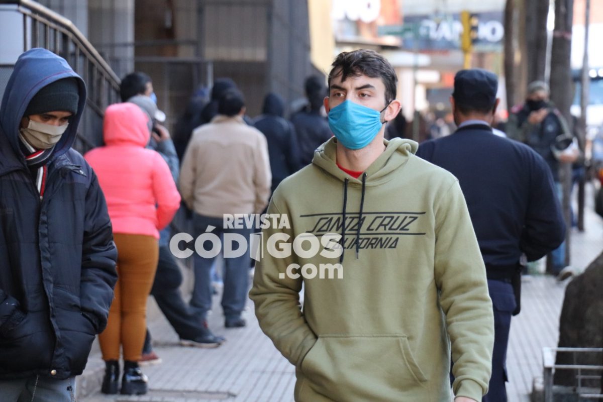 Posadas: se volvieron a repetir las largas filas en el Correo para cobrar el IFE