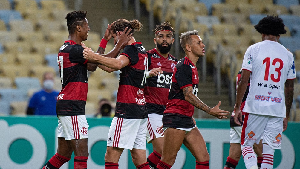 Brasil: el fútbol retornó con goleada del campeón Flamengo a Bangú por 3-0