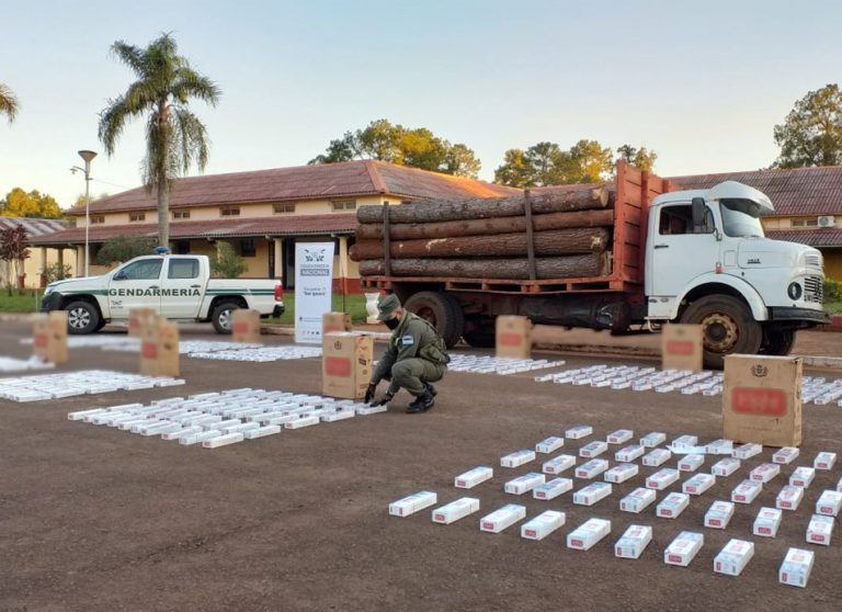 Santo Pipó: secuestraron 6.500 paquetes de cigarrillos extranjeros ocultos entre rollos de madera