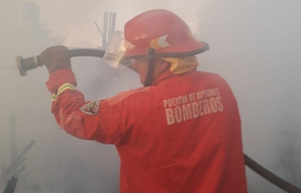 Bomberos sofocaron dos incendios en viviendas de Posadas y Garupá