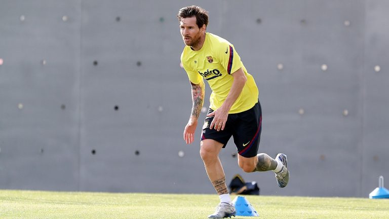 Messi entrenó en forma diferenciada pero creen que jugará en el regreso de la Liga