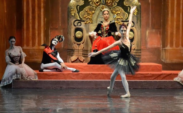 La academia del ballet de Moscú continúa enseñando por sus redes