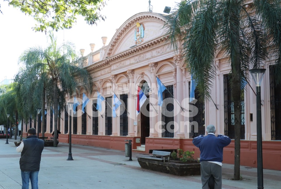 La Provincia paga hoy los bonos a policías, penitenciarios y personal de Salud Pública