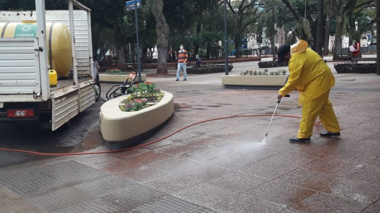 Desarrollan tareas de limpieza en espacios públicos de la capital provincial