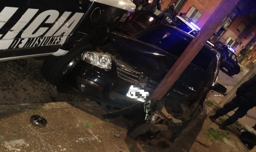 Posadas: cruzaron semáforos en rojo, chocaron móviles policiales y terminaron detenidos