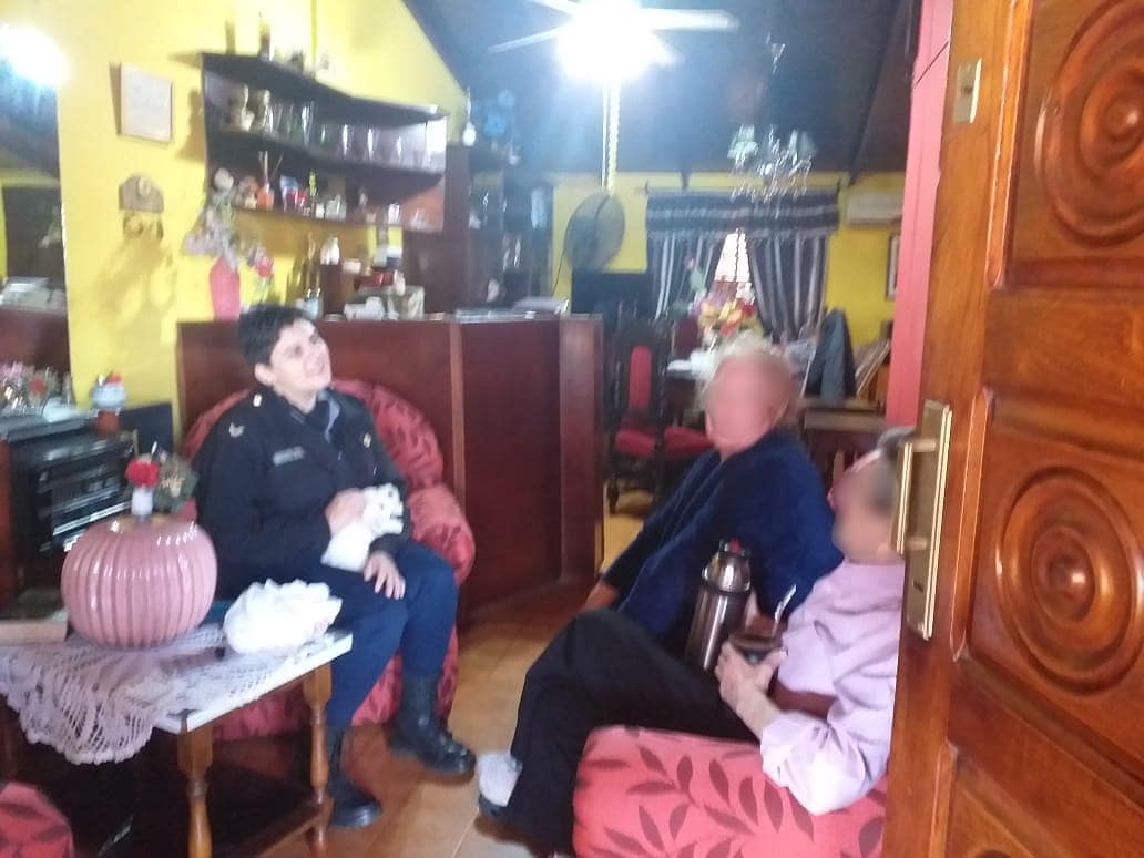 Policías visitaron y asistieron a dos abuelitos de la chacra 148 de Posadas