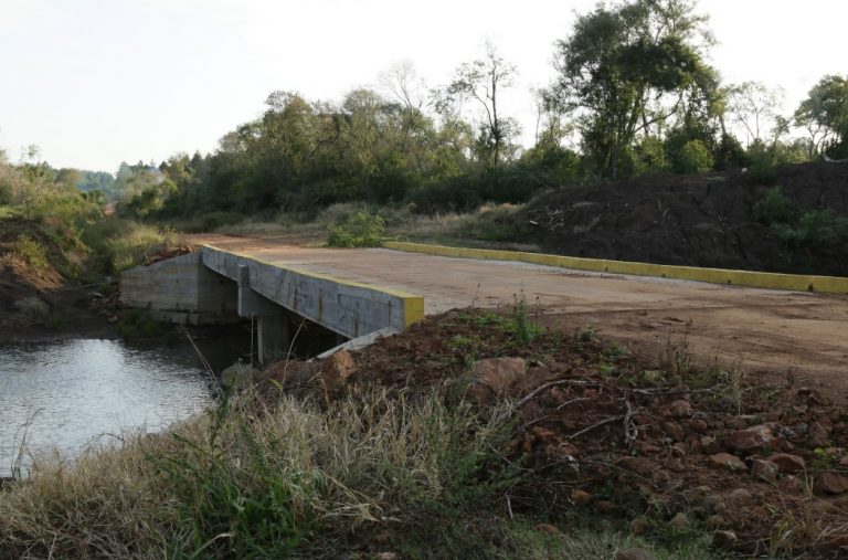 Se habilitó nuevo puente sobre el arroyo Mártires Chico en Leandro N. Alem