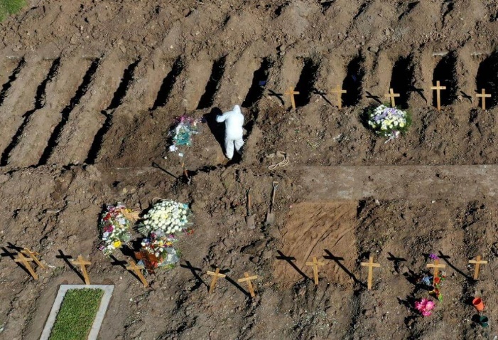 Por pico de contagios, preparan con "sector covid" los cementerios en Buenos Aires
