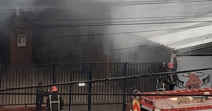 Bomberos sofocaron incendio en el instituto Janssen de Posadas