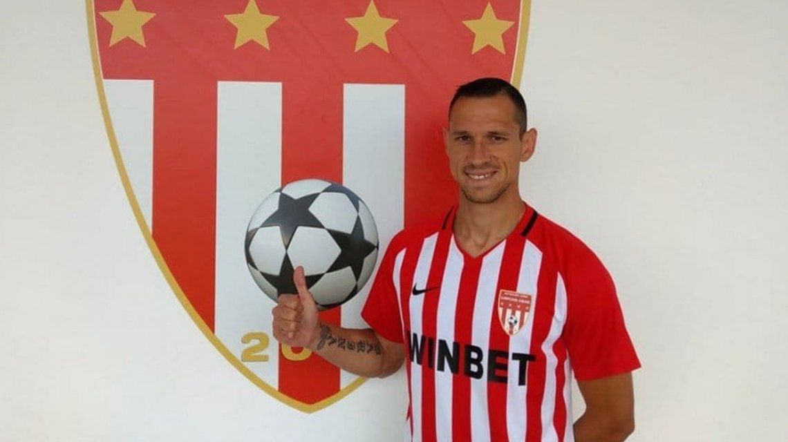 Fútbol: un defensor jugó un partido con coronavirus y contagió a al menos 20 personas