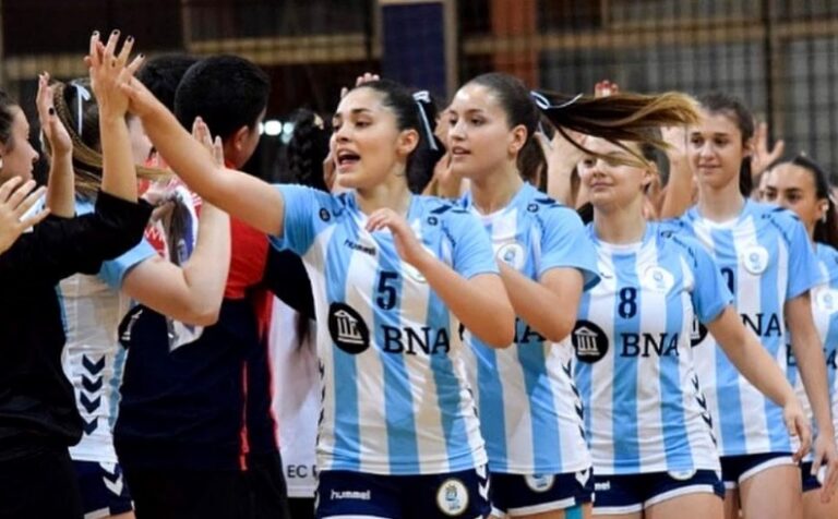 La historia de Chiara Singarella, jugadora del seleccionado argentino de fútbol y handball