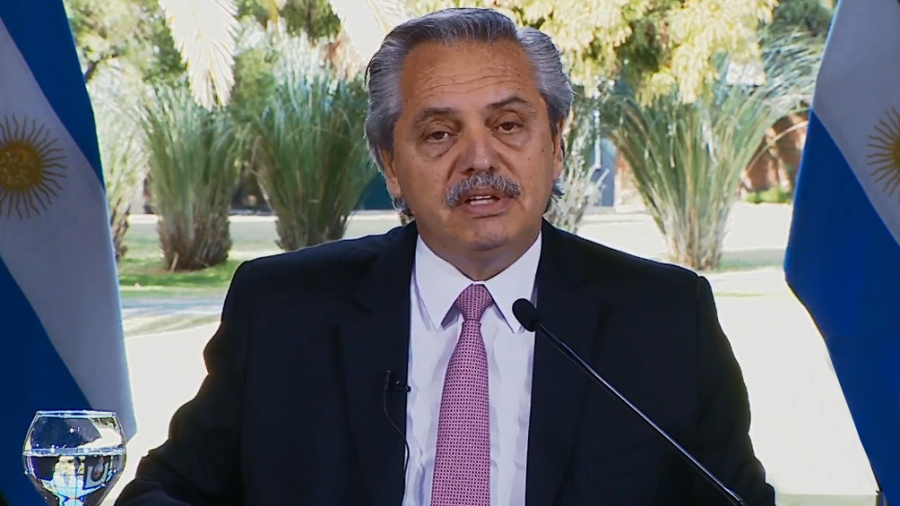 Fernández: “Vamos a tratar de ir volviendo a la vida habitual en forma escalonada”