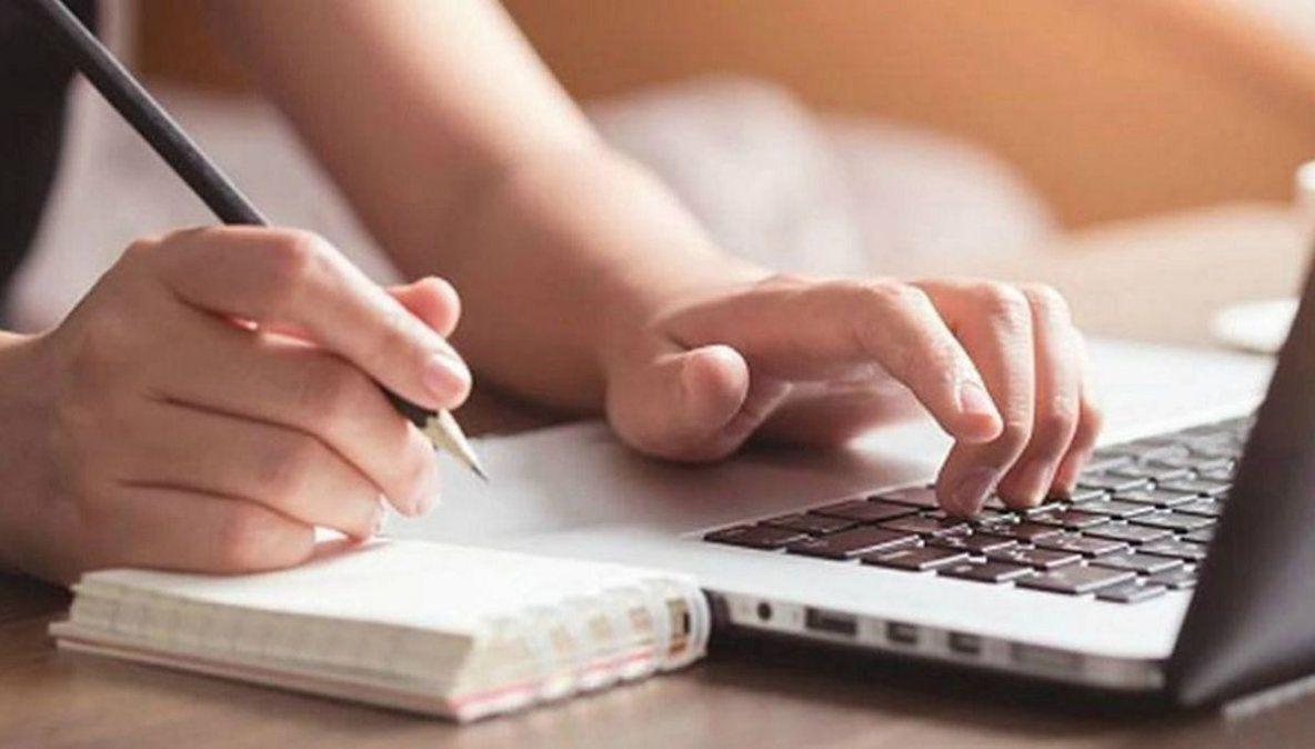 Educación: docentes podrán comprar computadoras en 36 cuotas
