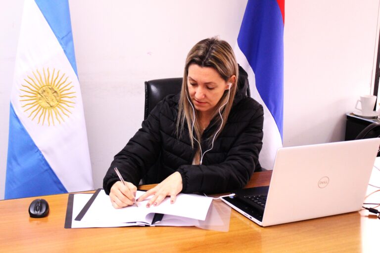 Desarrollo Social firmó convenio con la empresa Tropical Argentina para promover el consumo de frutas