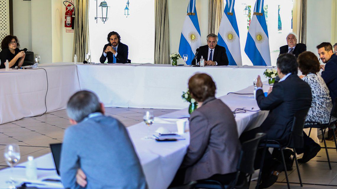 Fernández recibe a infectólogos para terminar de definir cómo sigue la cuarentena