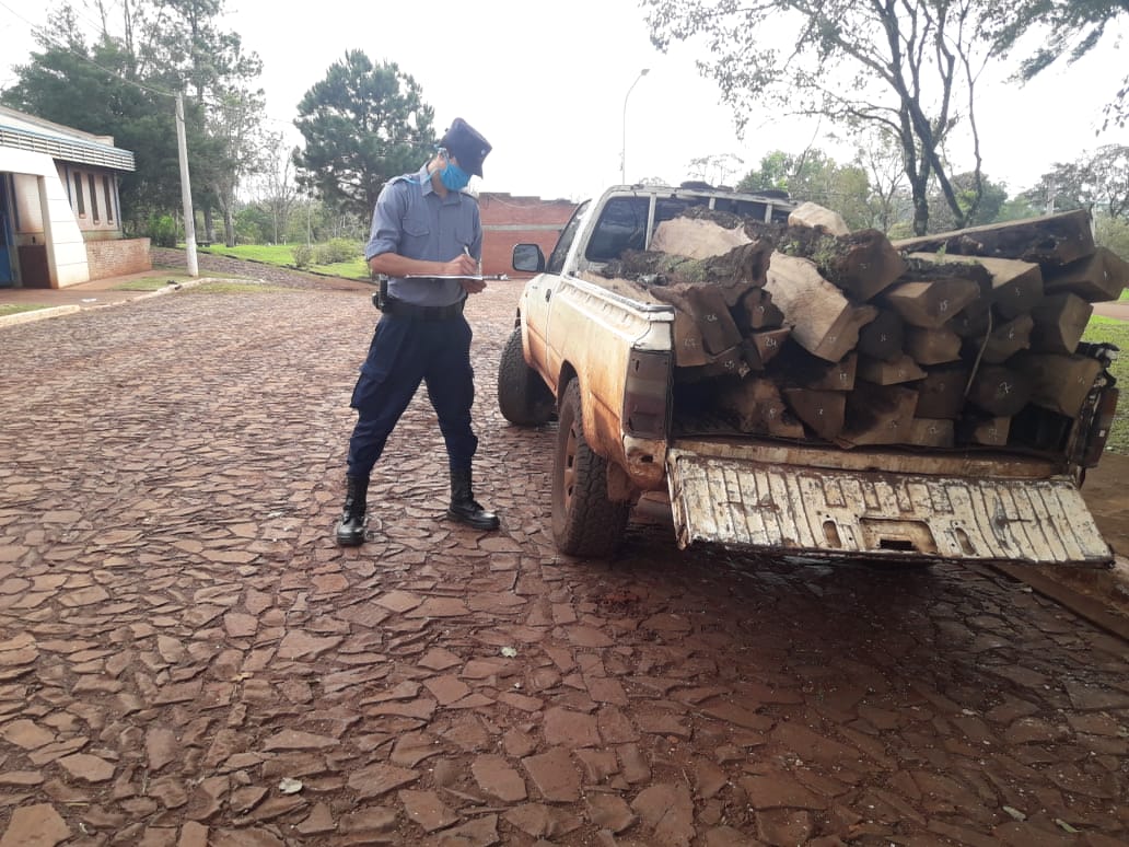 Los sorprendieron con madera robada de una empresa y terminaron detenidos