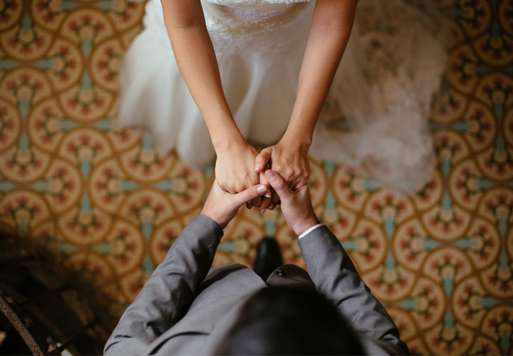 ¿Quiénes son más felices, los solteros o los casados?: la ciencia responde