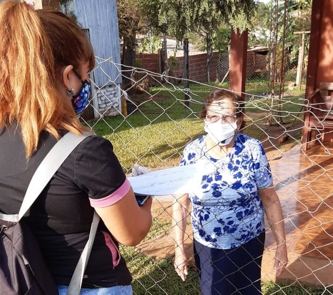 Mayores de 60 años recibieron la vacuna antigripal en el barrio Los Paraísos de Posadas