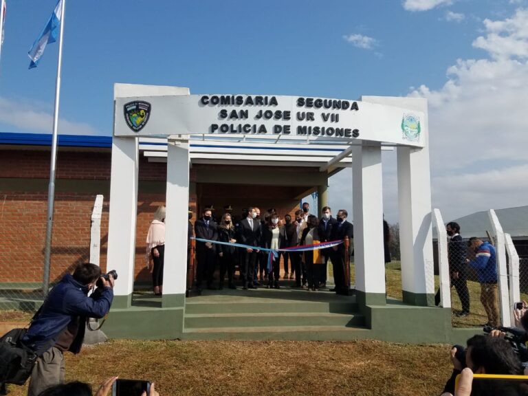 En el aniversario de San José el Gobierno provincial inauguró la Comisaría de la Mujer y entregó títulos de propiedad