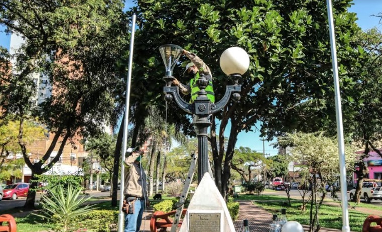 Concretan arreglo del alumbrado público sobre la avenida Roque Pérez de Posadas