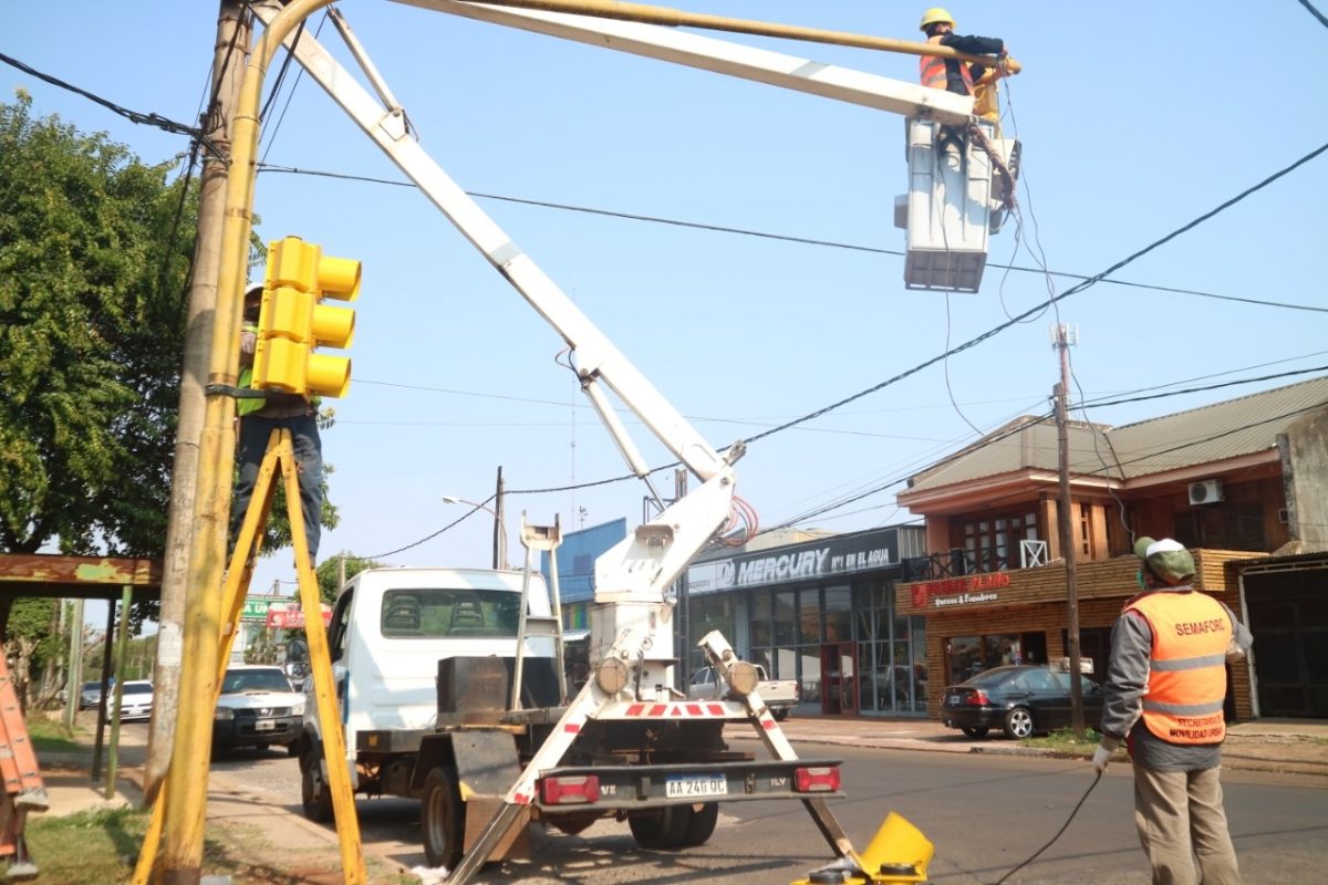Arreglaron el semáforo de Santa Catalina y Blas Parera de Posadas