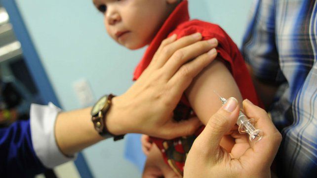 Alarmante: en pandemia se redujo el número de menores que recibió vacunas esenciales