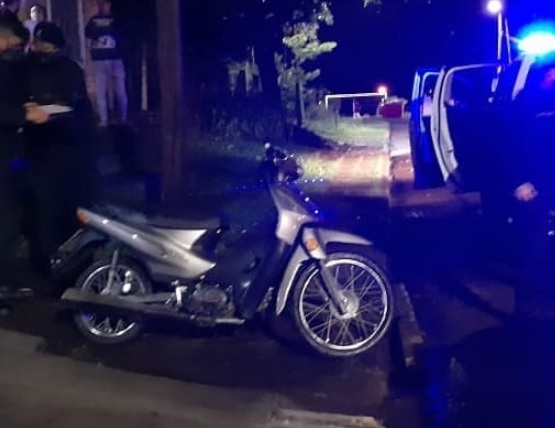 Recuperaron una motocicleta robada y arrestaron a dos jóvenes en Posadas