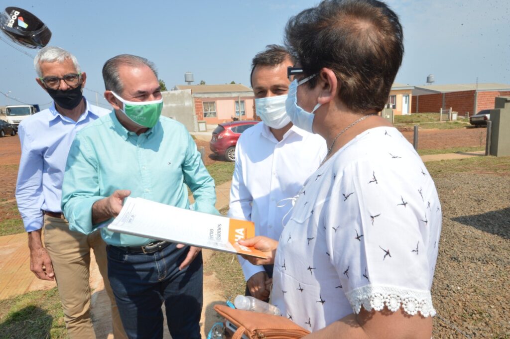 Más de 50 familias recibieron hoy su nuevo hogar en el barrio Itaembé Guazú de Posadas