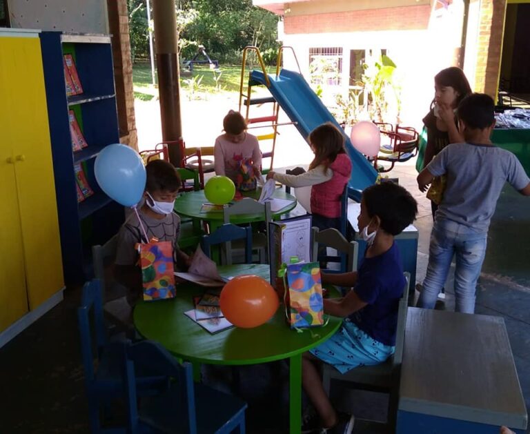 Hogar de Día Iguazú: agasajo por el Mes del Niño en conjunto con el Iplyc Social