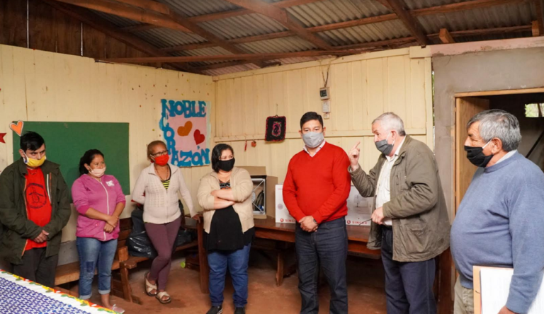 El IFAI entregó máquinas de coser a taller comunitario de Puerto Iguazú
