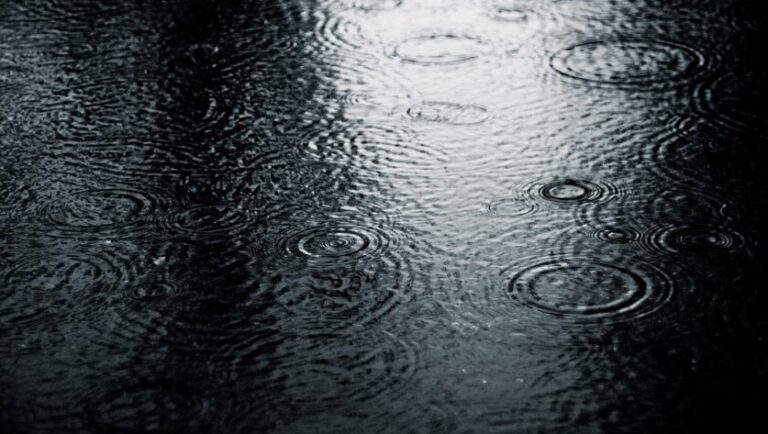 Tiempo: jueves fresco con lluvias y lloviznas hasta el mediodía